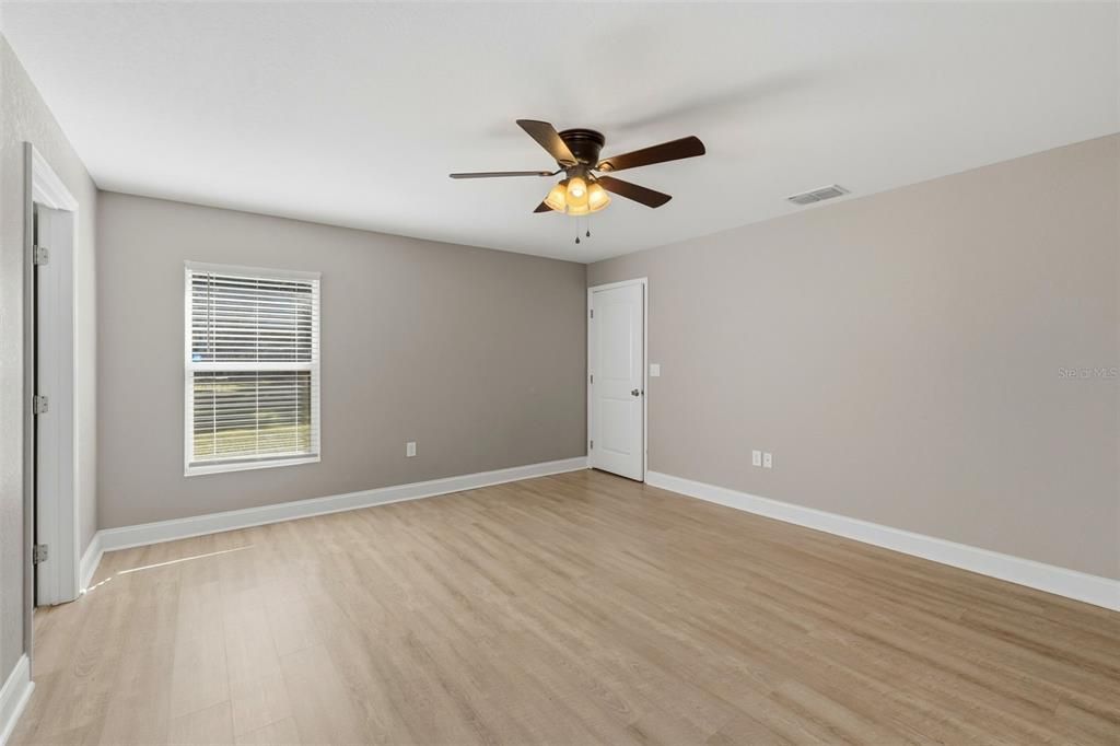 待售: $640,000 (5 贝兹, 3 浴室, 2400 平方英尺)