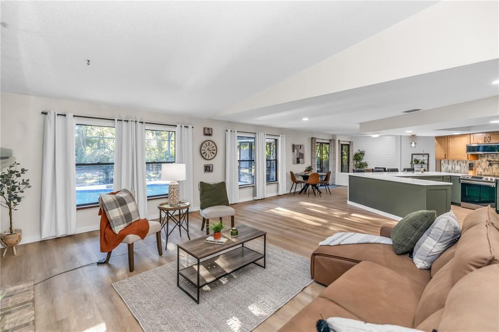 Под контрактом: $509,000 (3 спален, 2 ванн, 2313 Квадратных фут)