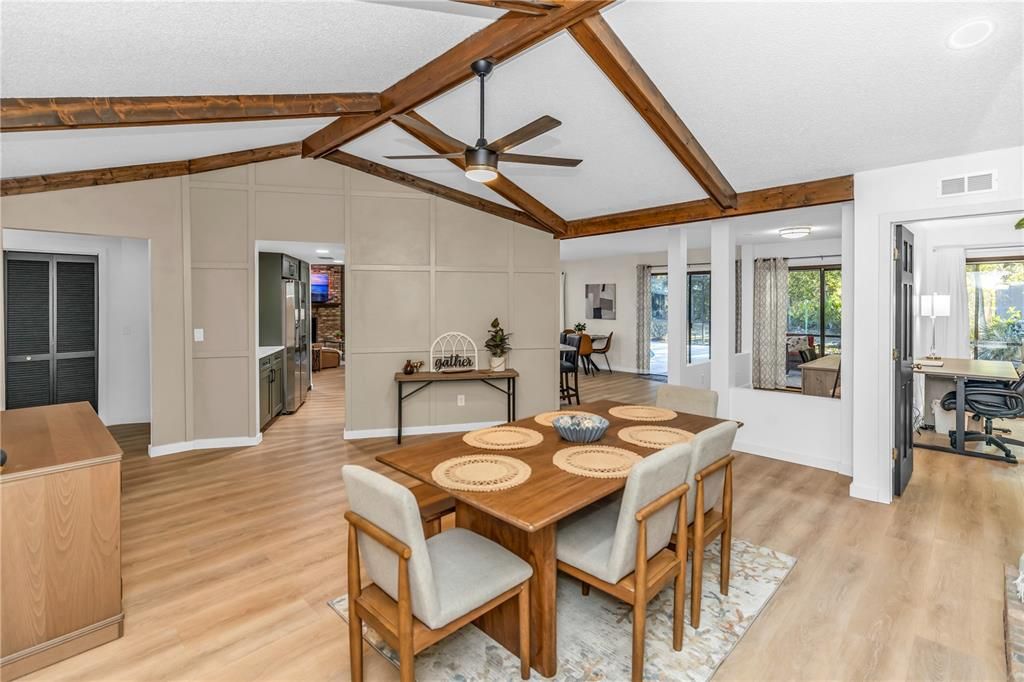 Под контрактом: $509,000 (3 спален, 2 ванн, 2313 Квадратных фут)