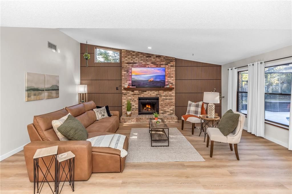 Под контрактом: $509,000 (3 спален, 2 ванн, 2313 Квадратных фут)