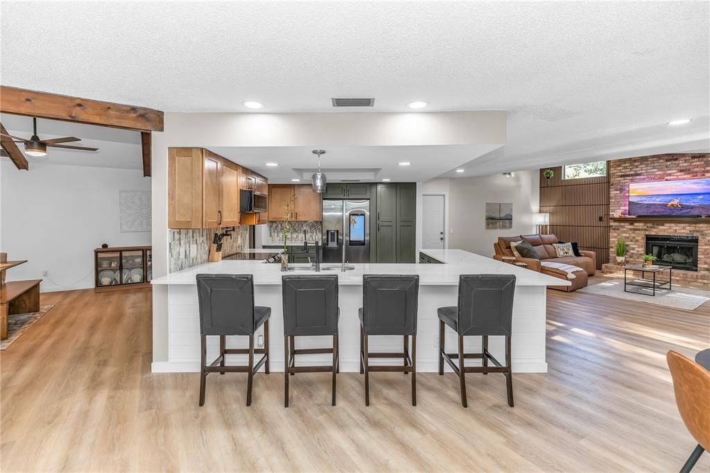 Под контрактом: $509,000 (3 спален, 2 ванн, 2313 Квадратных фут)