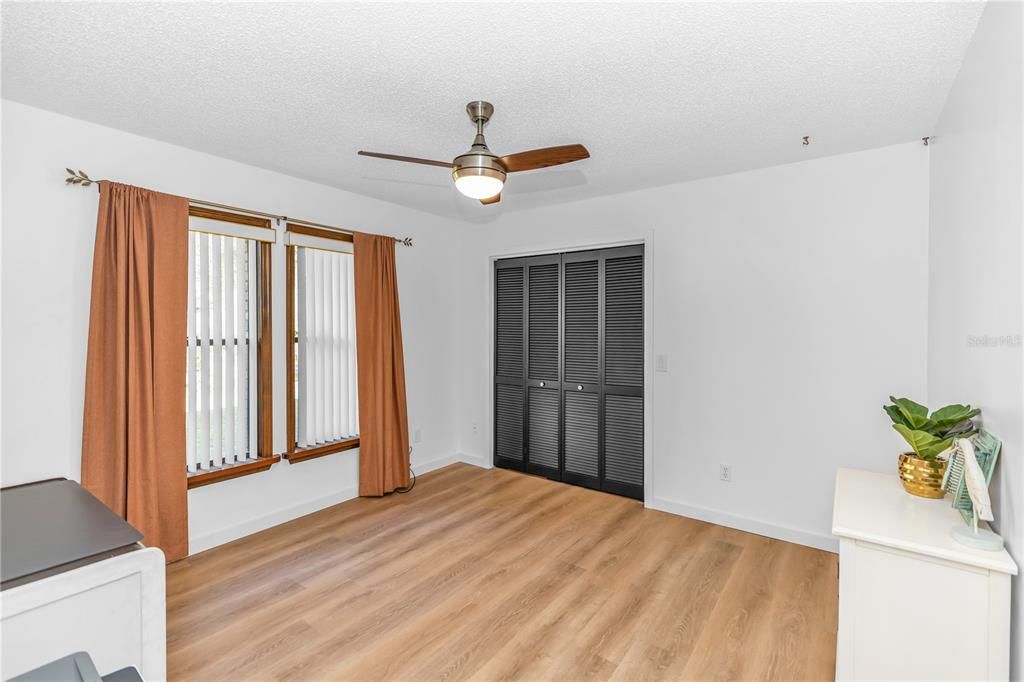 Под контрактом: $509,000 (3 спален, 2 ванн, 2313 Квадратных фут)