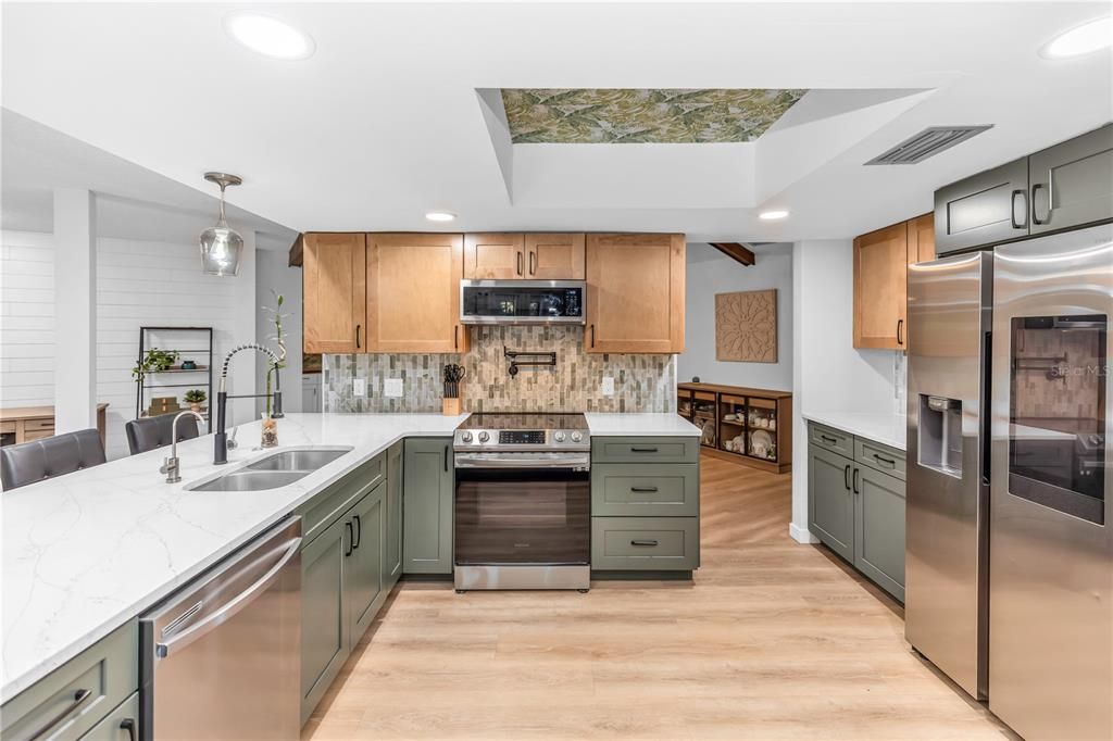 Под контрактом: $509,000 (3 спален, 2 ванн, 2313 Квадратных фут)