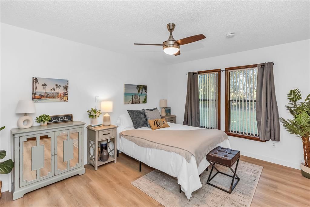 Под контрактом: $509,000 (3 спален, 2 ванн, 2313 Квадратных фут)