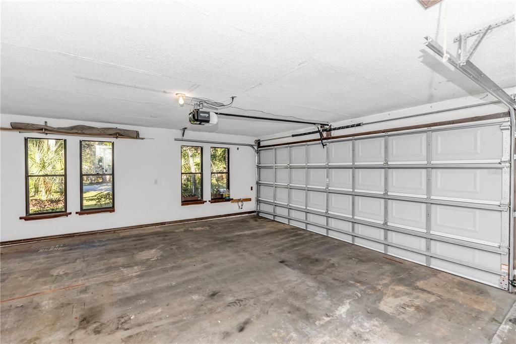 Под контрактом: $509,000 (3 спален, 2 ванн, 2313 Квадратных фут)