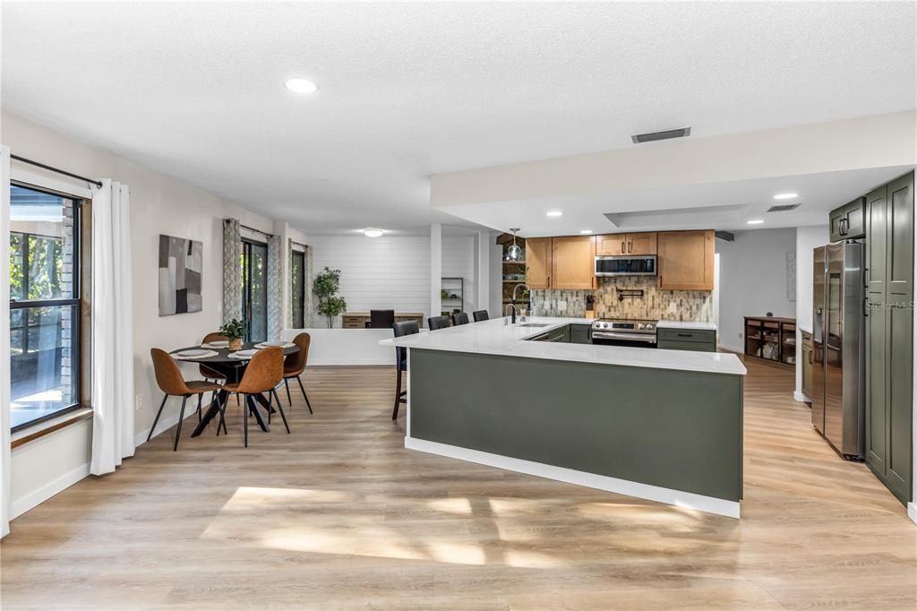 Под контрактом: $509,000 (3 спален, 2 ванн, 2313 Квадратных фут)