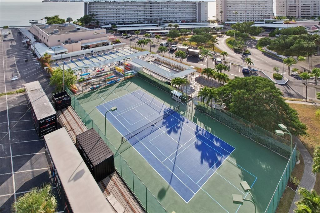 На продажу: $235,900 (2 спален, 2 ванн, 1170 Квадратных фут)