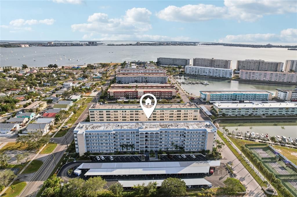 На продажу: $235,900 (2 спален, 2 ванн, 1170 Квадратных фут)