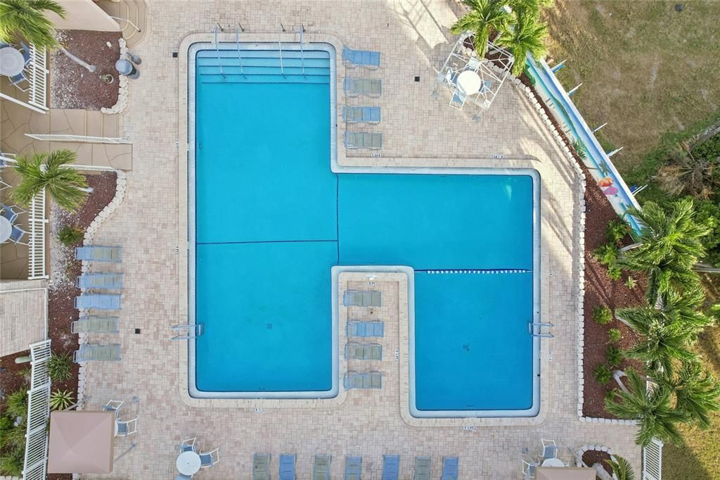 На продажу: $235,900 (2 спален, 2 ванн, 1170 Квадратных фут)