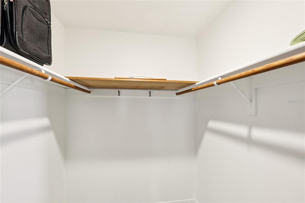 На продажу: $235,900 (2 спален, 2 ванн, 1170 Квадратных фут)