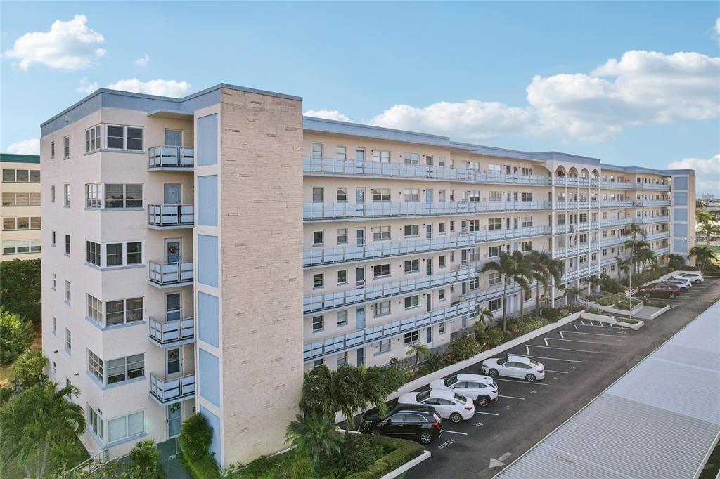 На продажу: $235,900 (2 спален, 2 ванн, 1170 Квадратных фут)