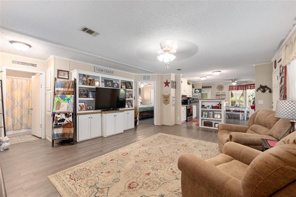 En Venta: $290,000 (3 camas, 2 baños, 1296 Pies cuadrados)