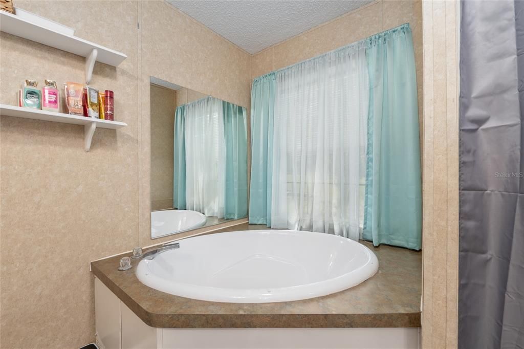 En Venta: $290,000 (3 camas, 2 baños, 1296 Pies cuadrados)