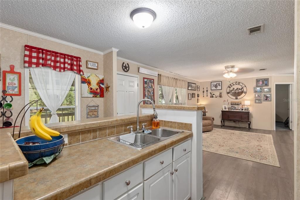 En Venta: $290,000 (3 camas, 2 baños, 1296 Pies cuadrados)