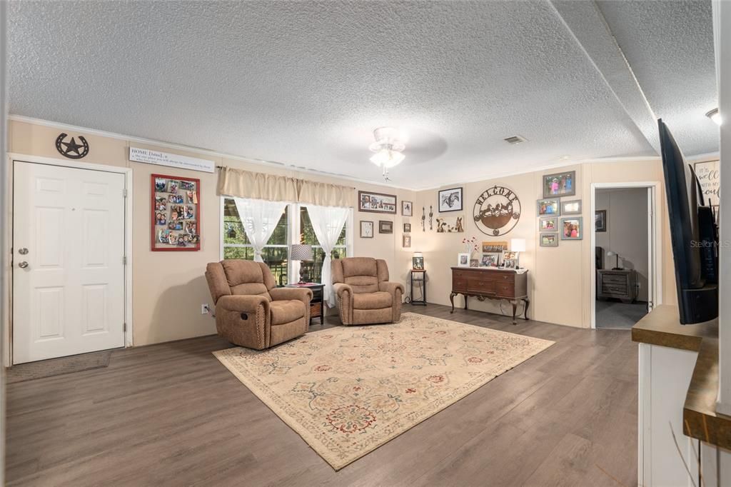 En Venta: $290,000 (3 camas, 2 baños, 1296 Pies cuadrados)