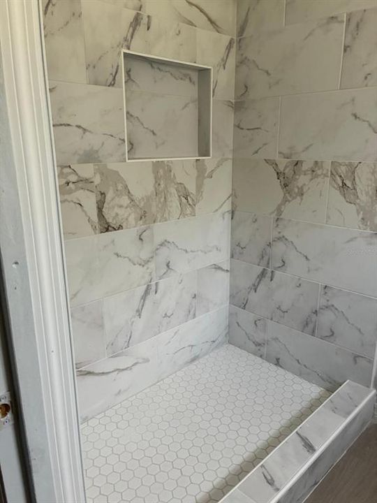 На продажу: $264,990 (4 спален, 2 ванн, 1230 Квадратных фут)