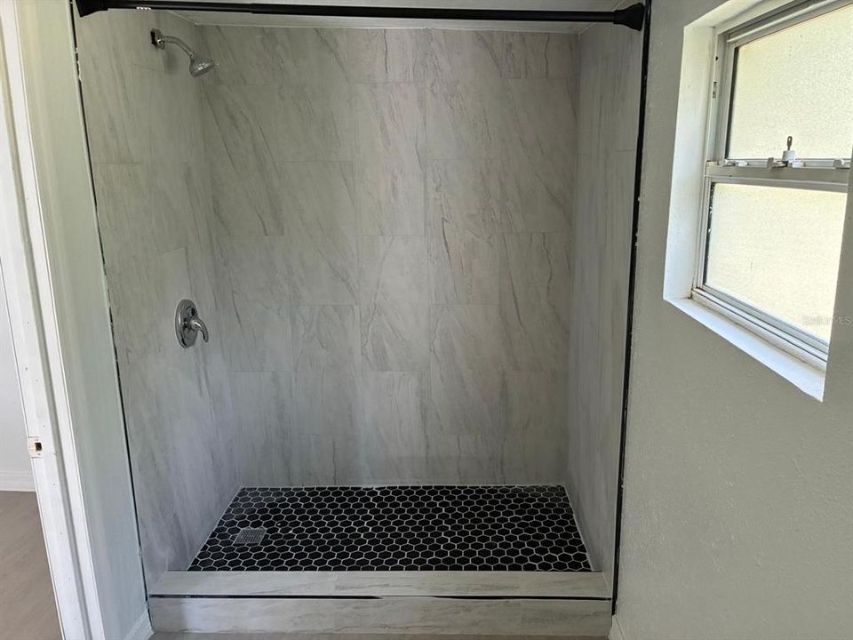 На продажу: $264,990 (4 спален, 2 ванн, 1230 Квадратных фут)