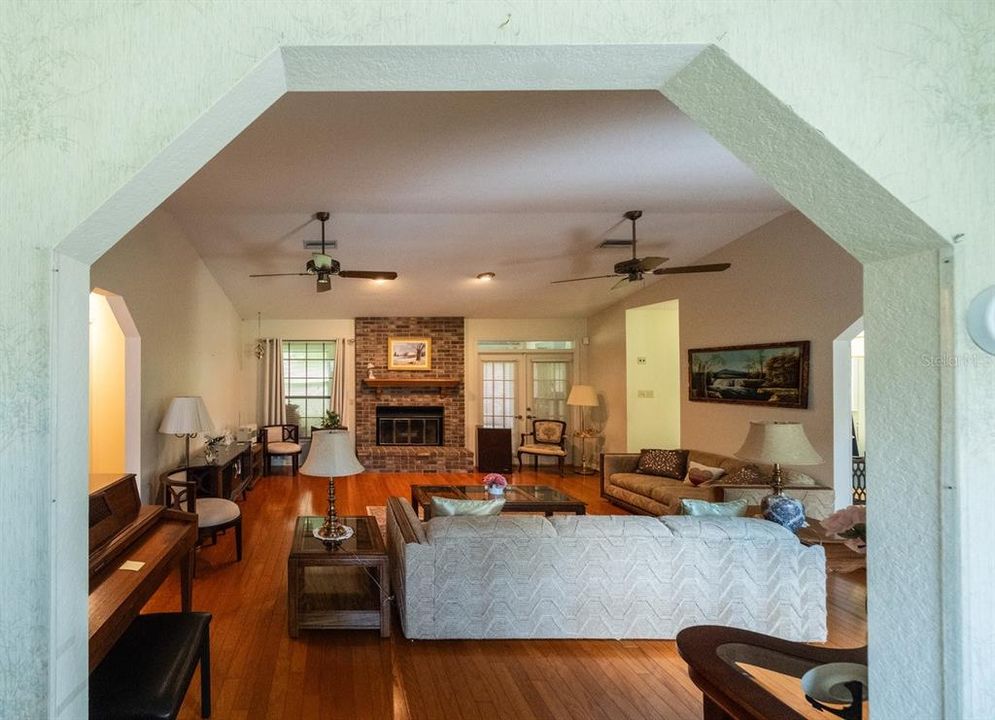 Active With Contract: $350,000 (3 beds, 2 baths, 2020 Square Feet)