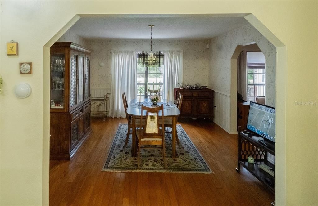 Active With Contract: $350,000 (3 beds, 2 baths, 2020 Square Feet)