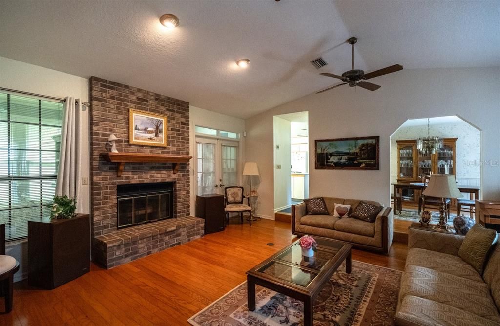 Active With Contract: $350,000 (3 beds, 2 baths, 2020 Square Feet)