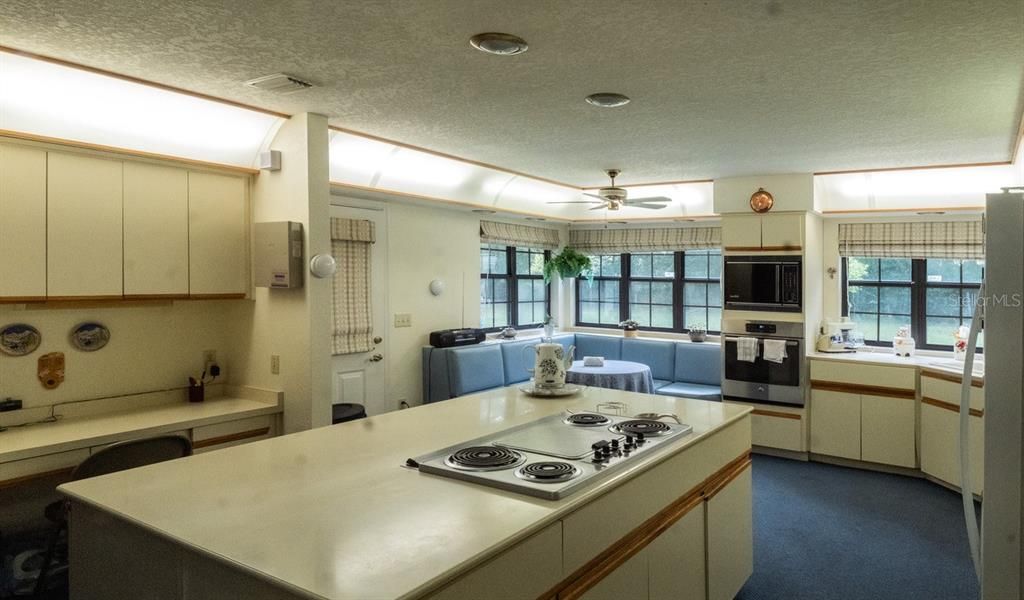 Active With Contract: $350,000 (3 beds, 2 baths, 2020 Square Feet)