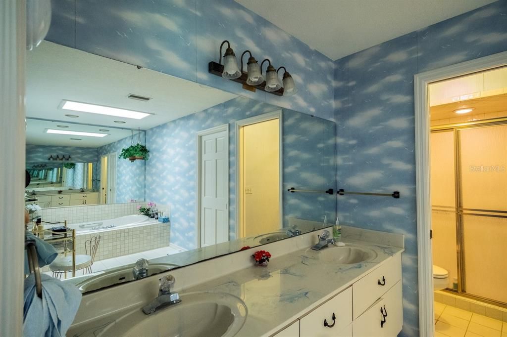 Active With Contract: $350,000 (3 beds, 2 baths, 2020 Square Feet)