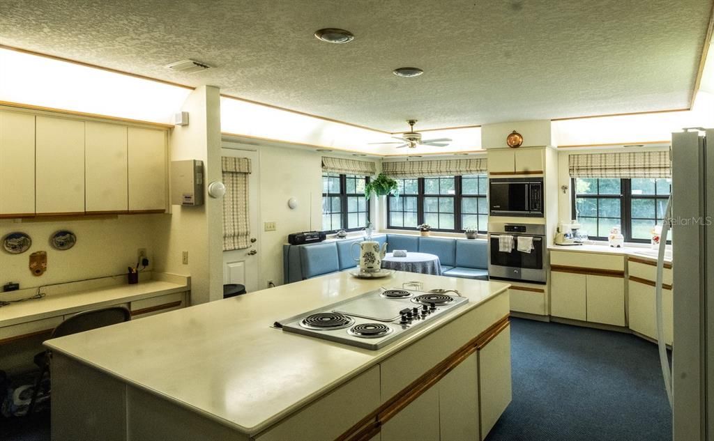 Active With Contract: $350,000 (3 beds, 2 baths, 2020 Square Feet)