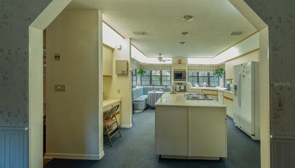 Active With Contract: $350,000 (3 beds, 2 baths, 2020 Square Feet)