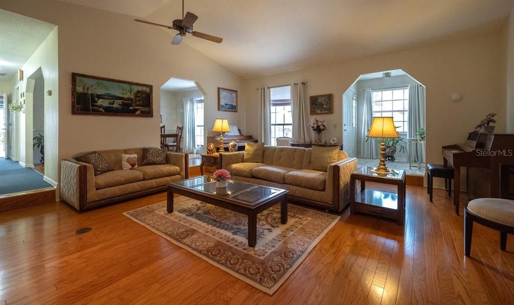 Active With Contract: $350,000 (3 beds, 2 baths, 2020 Square Feet)