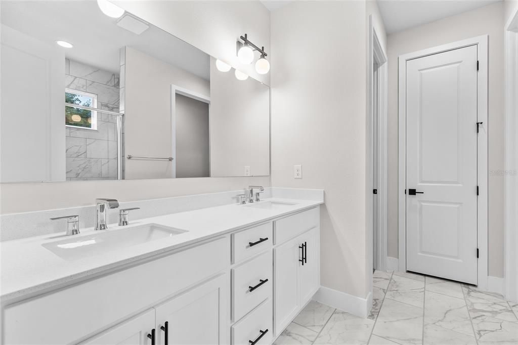 Activo con contrato: $449,995 (4 camas, 2 baños, 1920 Pies cuadrados)