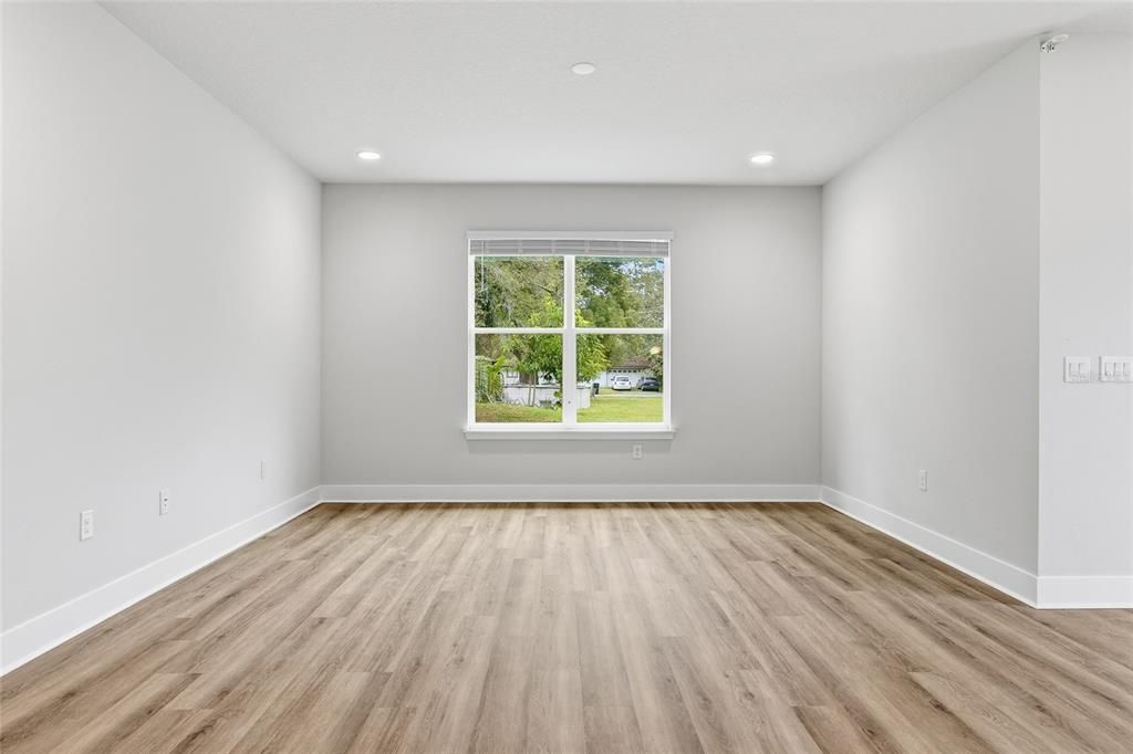 Activo con contrato: $449,995 (4 camas, 2 baños, 1920 Pies cuadrados)