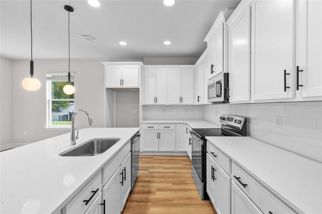 Activo con contrato: $449,995 (4 camas, 2 baños, 1920 Pies cuadrados)