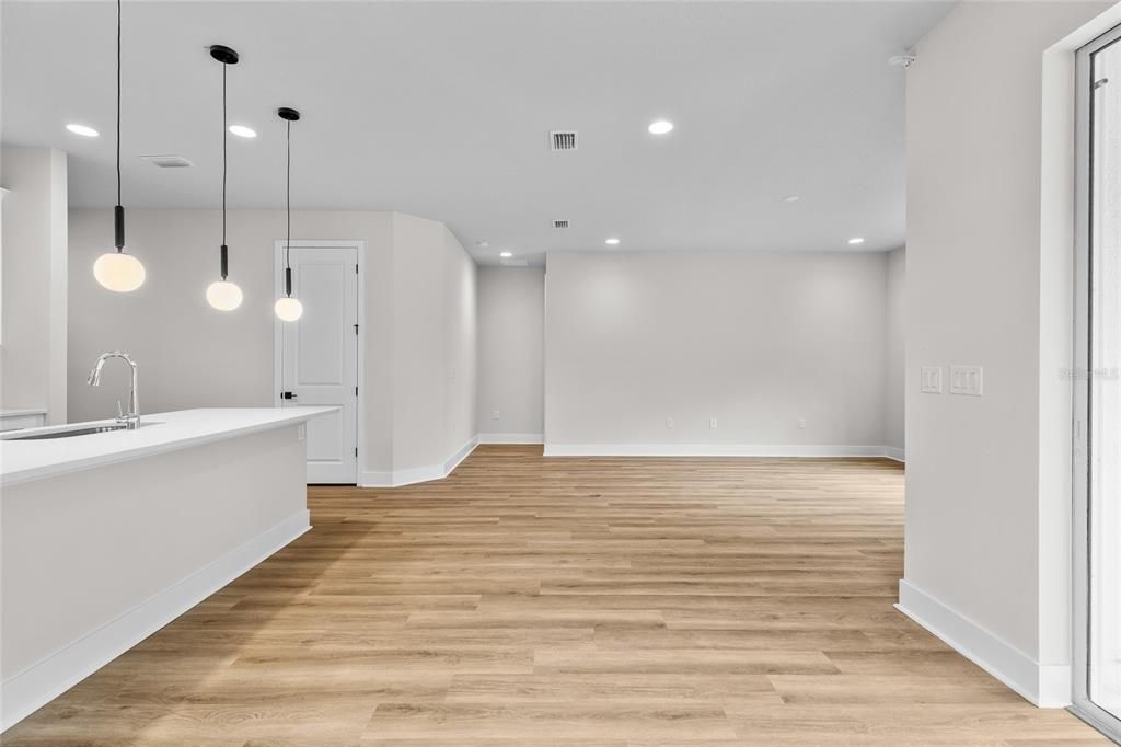 Activo con contrato: $449,995 (4 camas, 2 baños, 1920 Pies cuadrados)