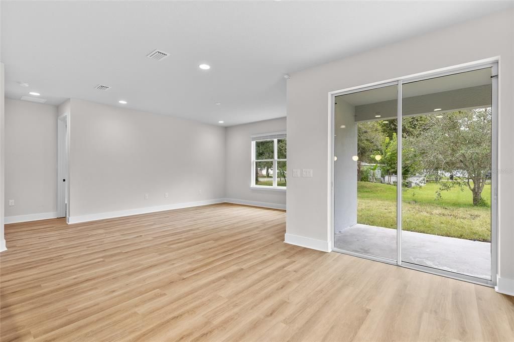 Activo con contrato: $449,995 (4 camas, 2 baños, 1920 Pies cuadrados)