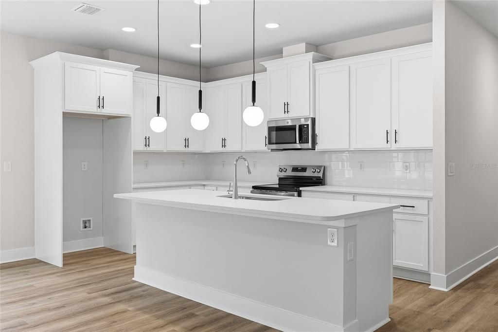 Activo con contrato: $449,995 (4 camas, 2 baños, 1920 Pies cuadrados)