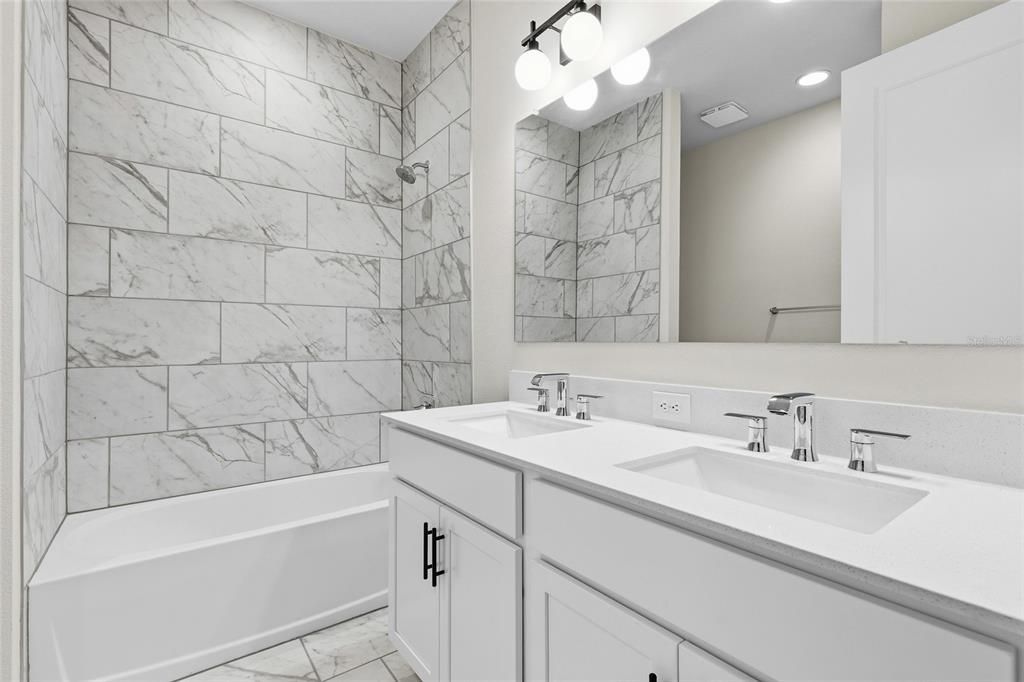 Activo con contrato: $449,995 (4 camas, 2 baños, 1920 Pies cuadrados)