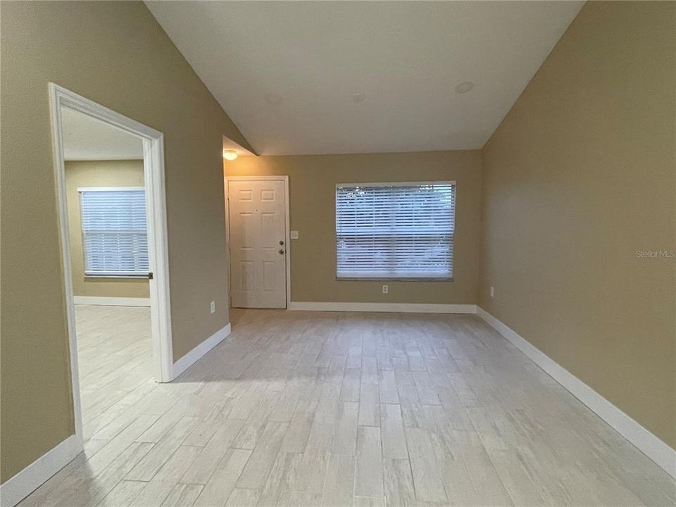 For Rent: $1,375 (1 beds, 1 baths, 554 Square Feet)