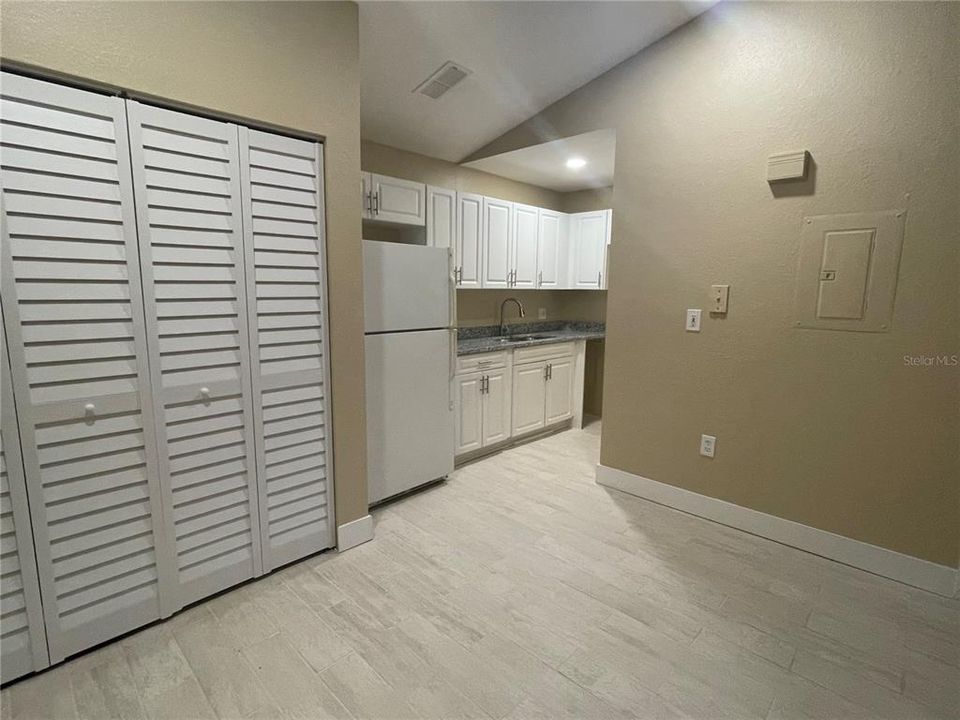 For Rent: $1,375 (1 beds, 1 baths, 554 Square Feet)