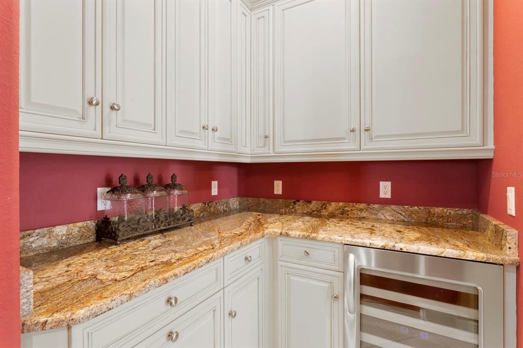 На продажу: $2,700,000 (4 спален, 5 ванн, 5083 Квадратных фут)