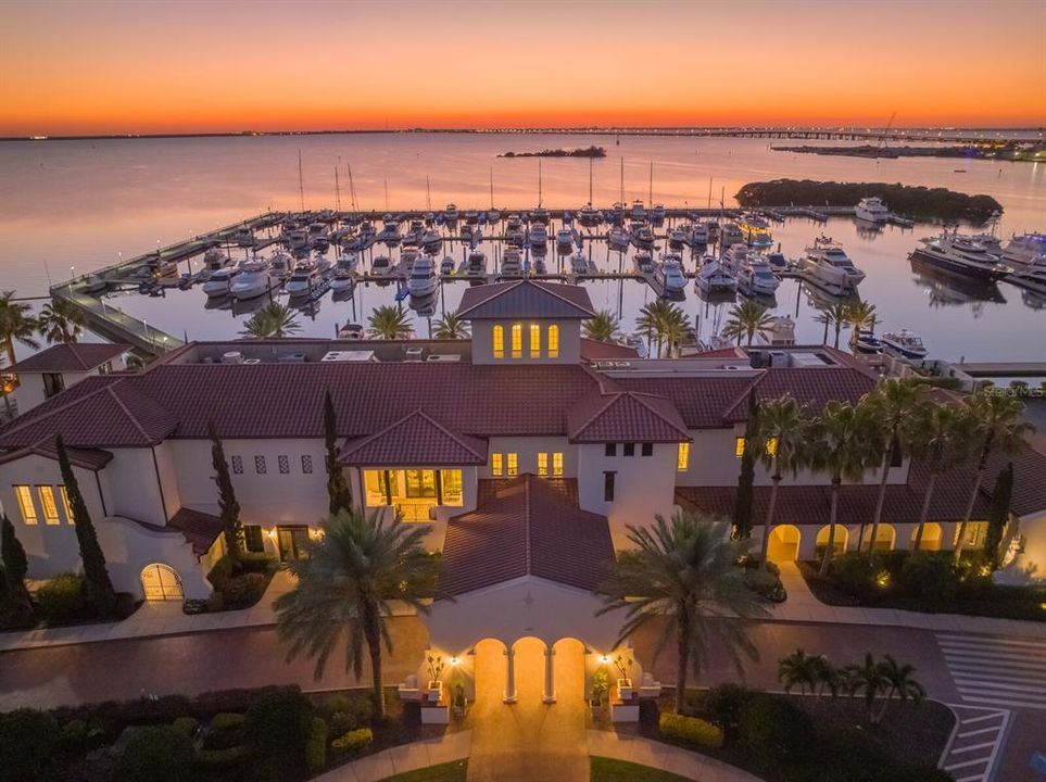 На продажу: $2,700,000 (4 спален, 5 ванн, 5083 Квадратных фут)