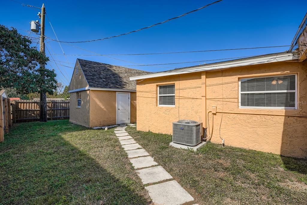 合同活跃: $299,000 (3 贝兹, 2 浴室, 1163 平方英尺)