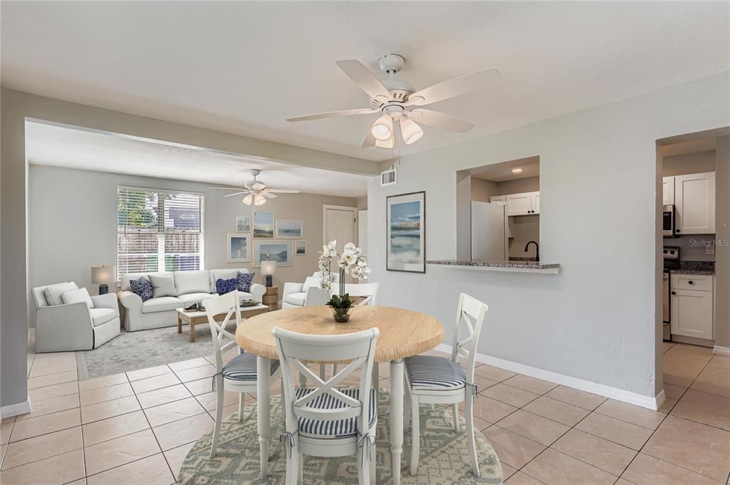 合同活跃: $299,000 (3 贝兹, 2 浴室, 1163 平方英尺)