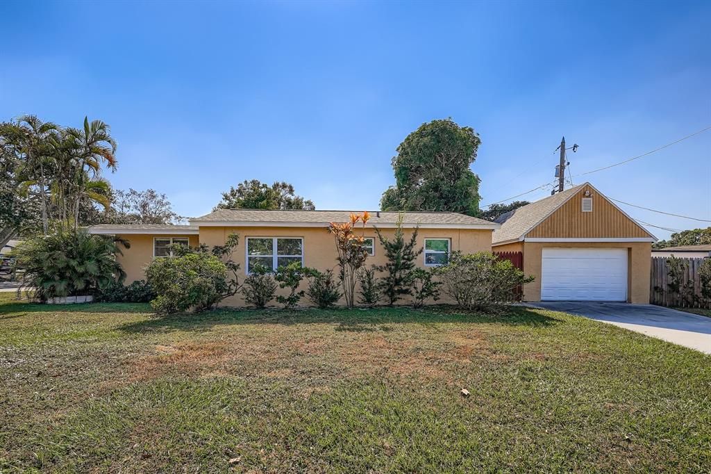 合同活跃: $299,000 (3 贝兹, 2 浴室, 1163 平方英尺)