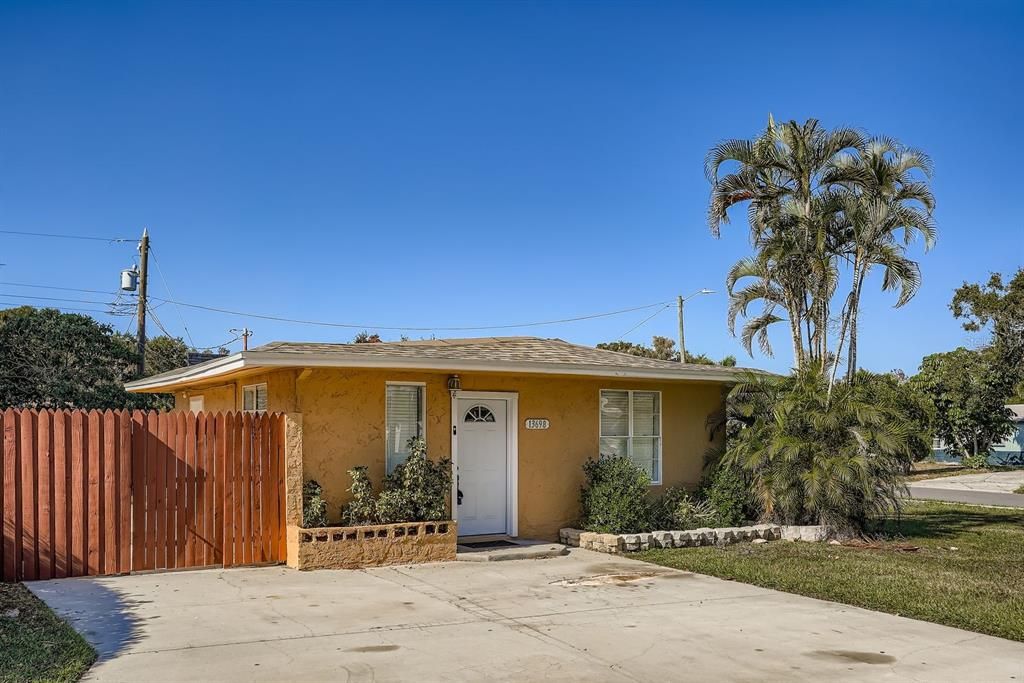 合同活跃: $299,000 (3 贝兹, 2 浴室, 1163 平方英尺)