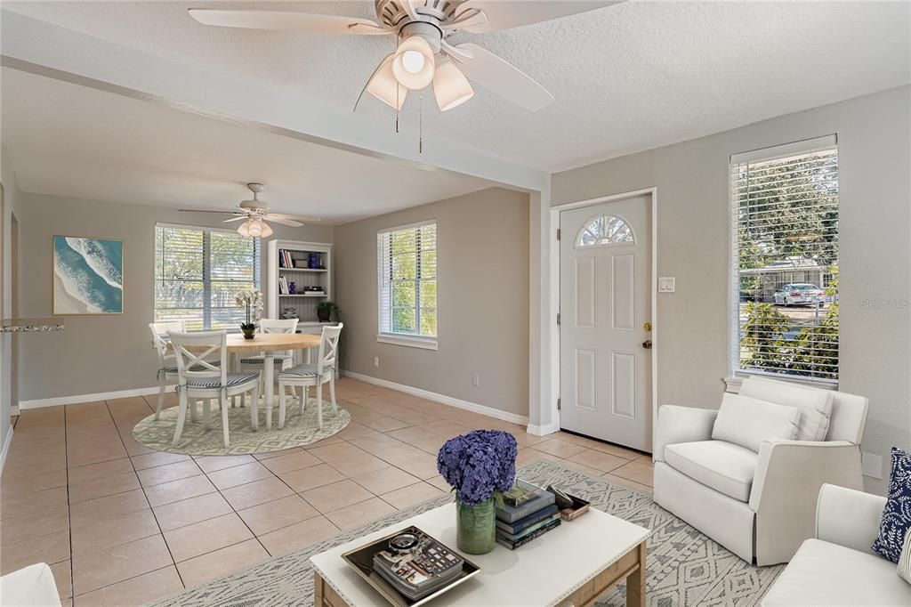 合同活跃: $299,000 (3 贝兹, 2 浴室, 1163 平方英尺)