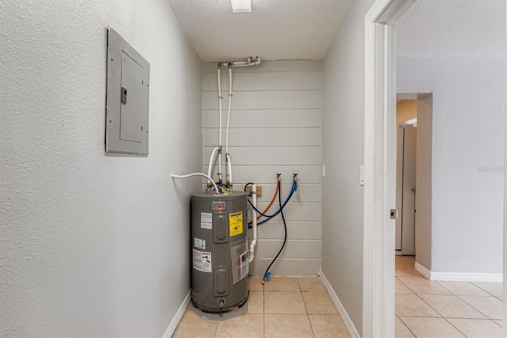 合同活跃: $299,000 (3 贝兹, 2 浴室, 1163 平方英尺)