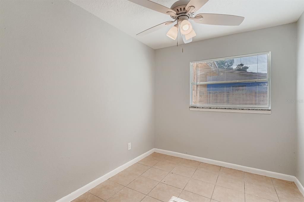 合同活跃: $299,000 (3 贝兹, 2 浴室, 1163 平方英尺)