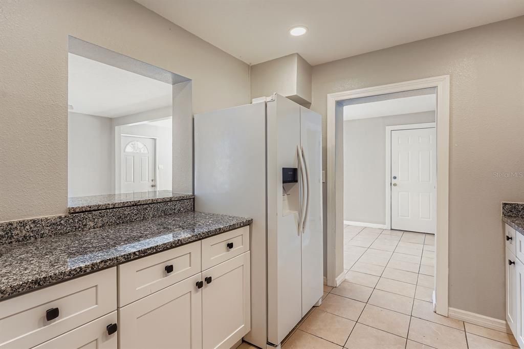 合同活跃: $299,000 (3 贝兹, 2 浴室, 1163 平方英尺)