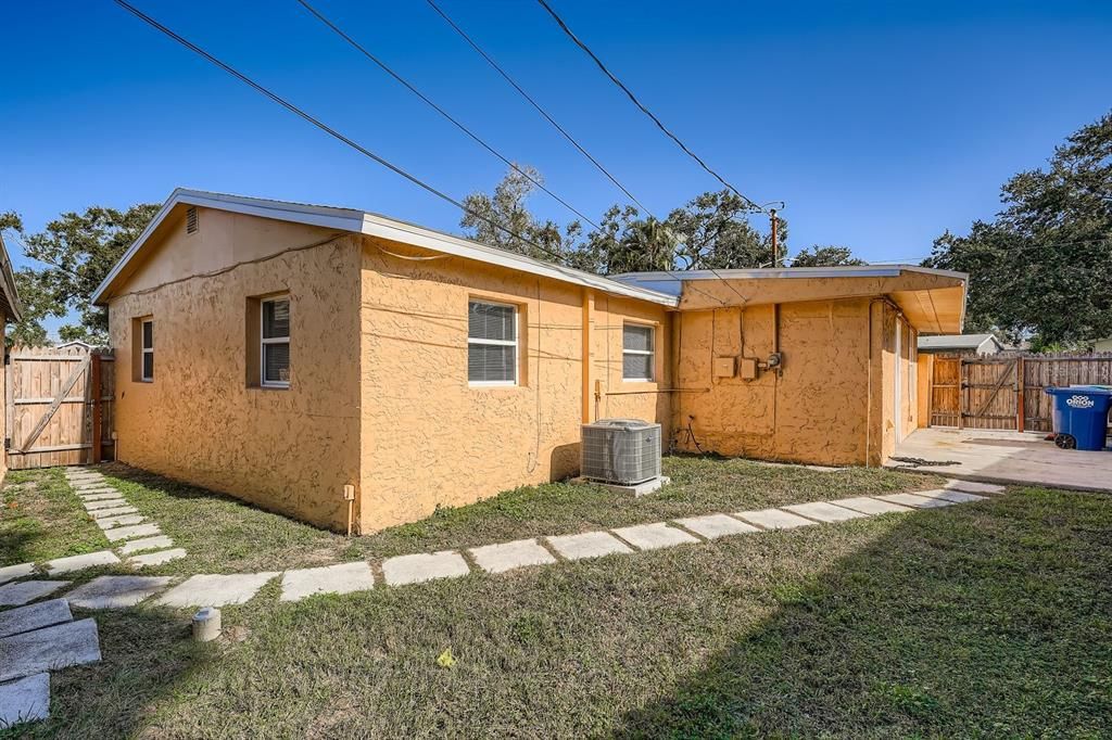 合同活跃: $299,000 (3 贝兹, 2 浴室, 1163 平方英尺)