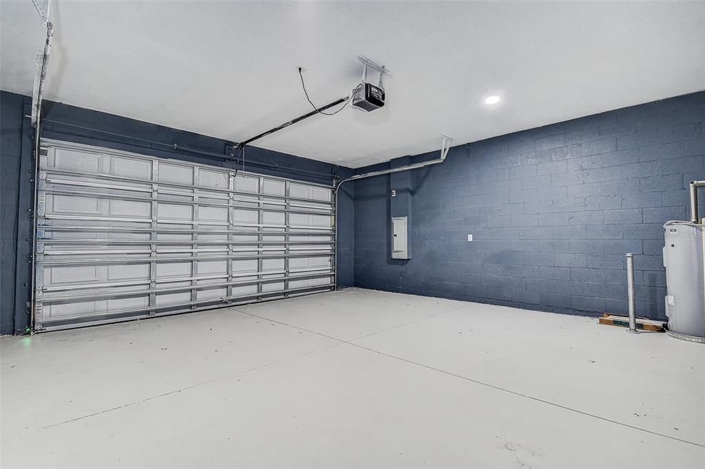 For Sale: $319,900 (3 beds, 2 baths, 1569 Square Feet)